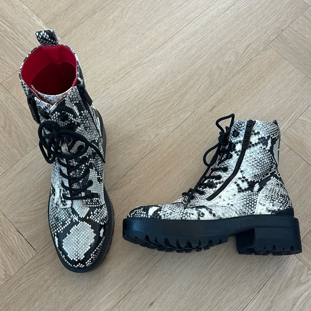 Black and White Snake Print Women's Boots from Guess Never worn